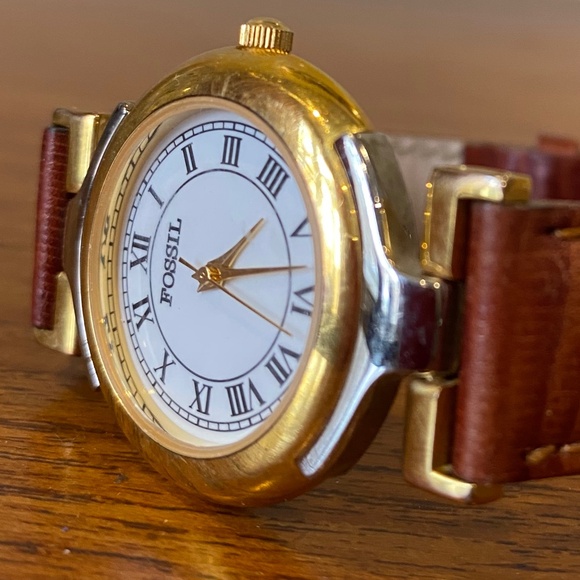 Vintage 90’s Fossil Watch - Picture 3 of 10